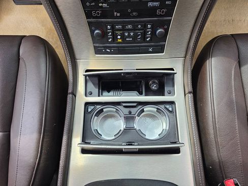 Used 2010 Cadillac Escalade ESV Platinum RWD image 40