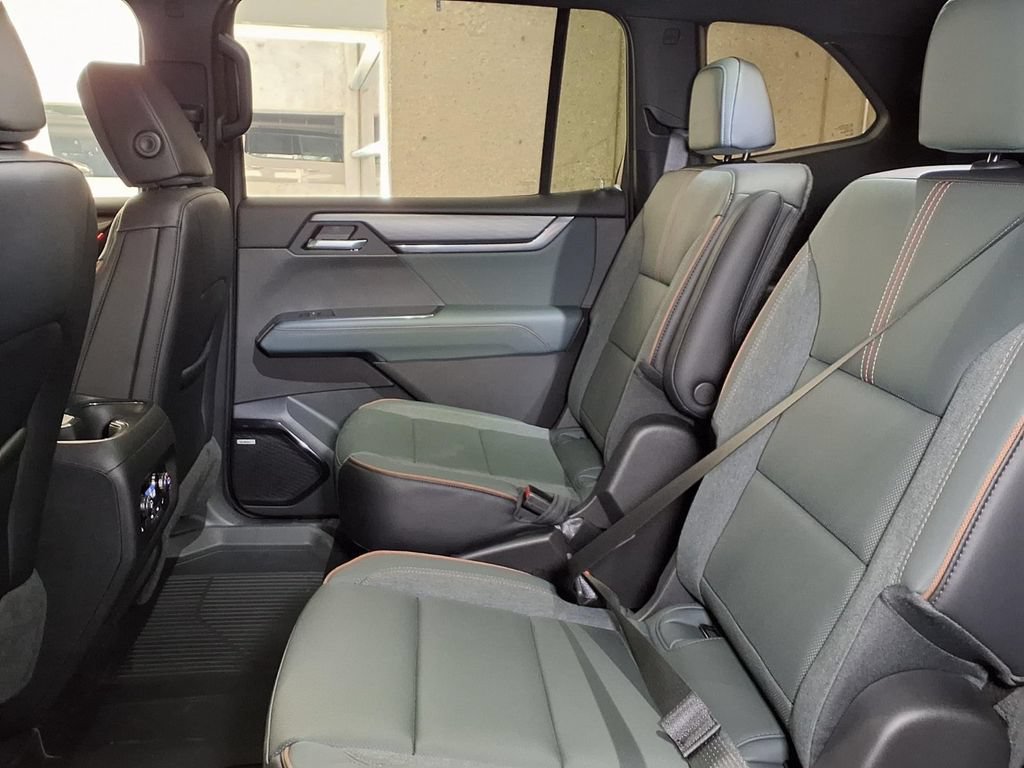 New 2026 GMC Acadia AT4 w/ Luxury Package AWD/4WD image 12
