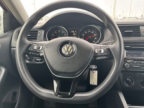 Used 2015 Volkswagen Jetta S image 14