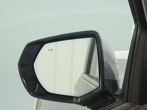 Used 2024 GMC Yukon SLT w/ SLT Luxury Package AWD/4WD image 25