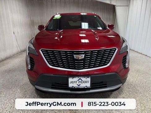 Used 2022 Cadillac XT4 Premium Luxury w/ Enhanced Visibility Package FWD image 7