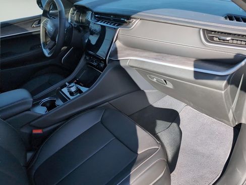 New 2025 Jeep Grand Cherokee Limited w/ Luxury Tech Group II image 35