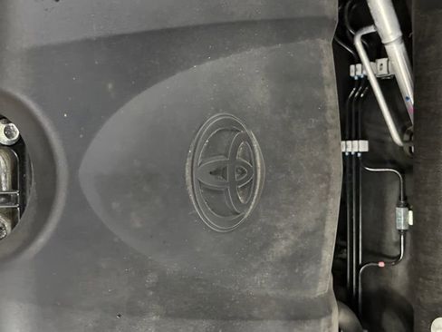 Used 2022 Toyota Venza Limited image 10