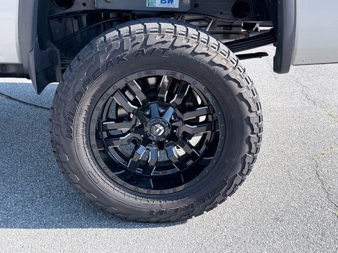 Used 2018 GMC Sierra 2500 SLT w/ Driver Alert Package AWD/4WD image 36