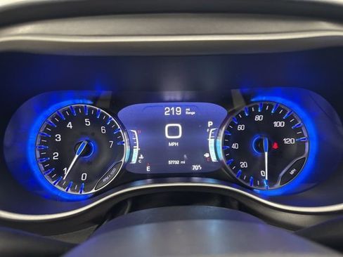 Used 2024 Chrysler Pacifica Touring-L FWD image 13