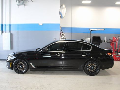 Used 2023 BMW 530i xDrive w/ Convenience Package image 18