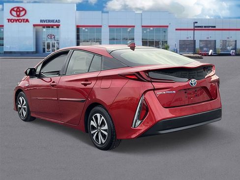 Used 2017 Toyota Prius Prime Premium image 5