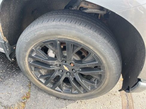 Used 2020 Chevrolet Silverado 1500 High Country w/ Technology Package image 9