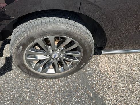 Used 2019 Ford Expedition Limited w/ Equipment Group 301A RWD image 9