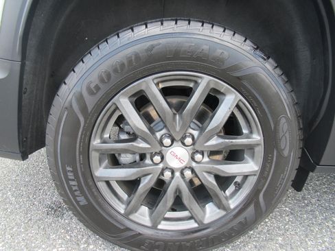 Used 2019 GMC Acadia SLT FWD image 8