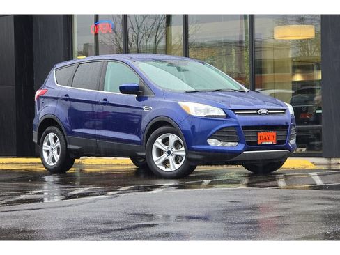 Used 2015 Ford Escape SE image 2