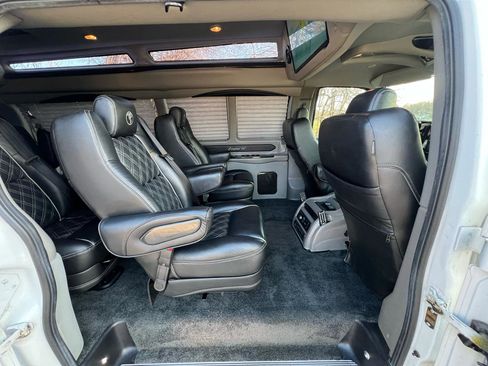Used 2019 GMC Savana 2500 Extended w/ Enhanced Convenience Package image 27