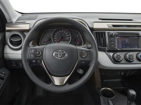 Used 2014 Toyota RAV4 LE FWD image 6