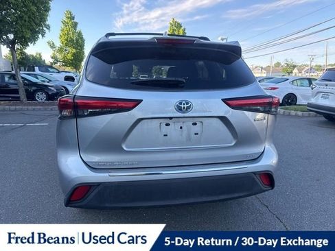 Used 2021 Toyota Highlander XLE AWD/4WD image 11