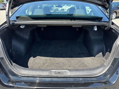 Used 2025 Nissan Altima 2.5 SV FWD image 30