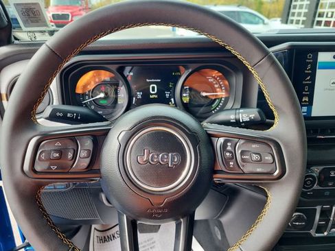Used 2024 Jeep Wrangler Unlimited AWD/4WD image 5