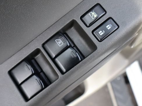 Used 2012 Nissan Xterra S image 27