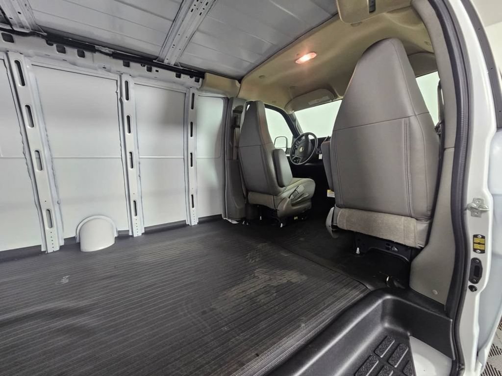 New 2025 Chevrolet Express 2500 Extended w/ Enhanced Convenience Package RWD image 13
