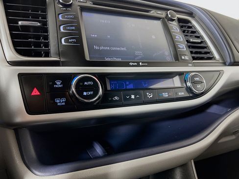 Certified 2015 Toyota Highlander XLE image 17