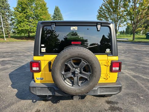Used 2021 Jeep Wrangler Sport AWD/4WD image 5