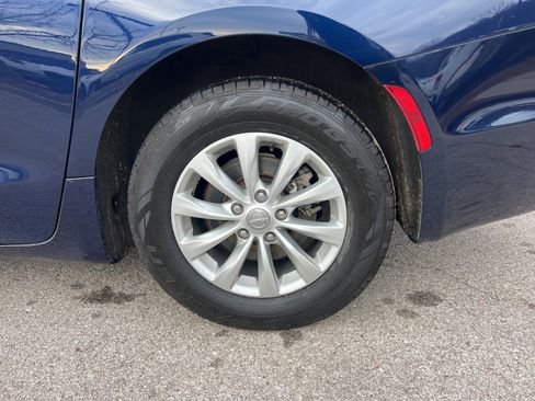 Used 2019 Chrysler Pacifica Touring Plus w/ Cold Weather Group image 8