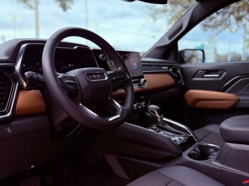 Used 2024 GMC Canyon AT4 w/ Technology Package image 25