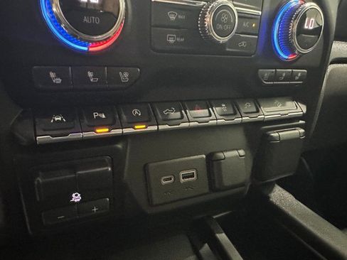 Used 2020 GMC Sierra 1500 AT4 w/ AT4 Premium Package AWD/4WD image 27