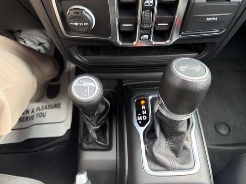 Used 2021 Jeep Wrangler Unlimited Sport AWD/4WD image 34