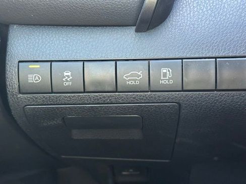 Used 2024 Toyota Camry SE w/ Convenience Package image 18