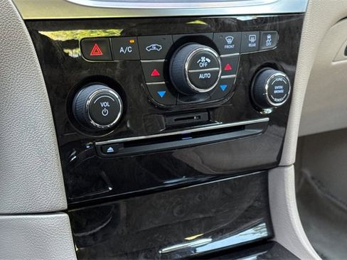 Used 2014 Chrysler 300 image 21