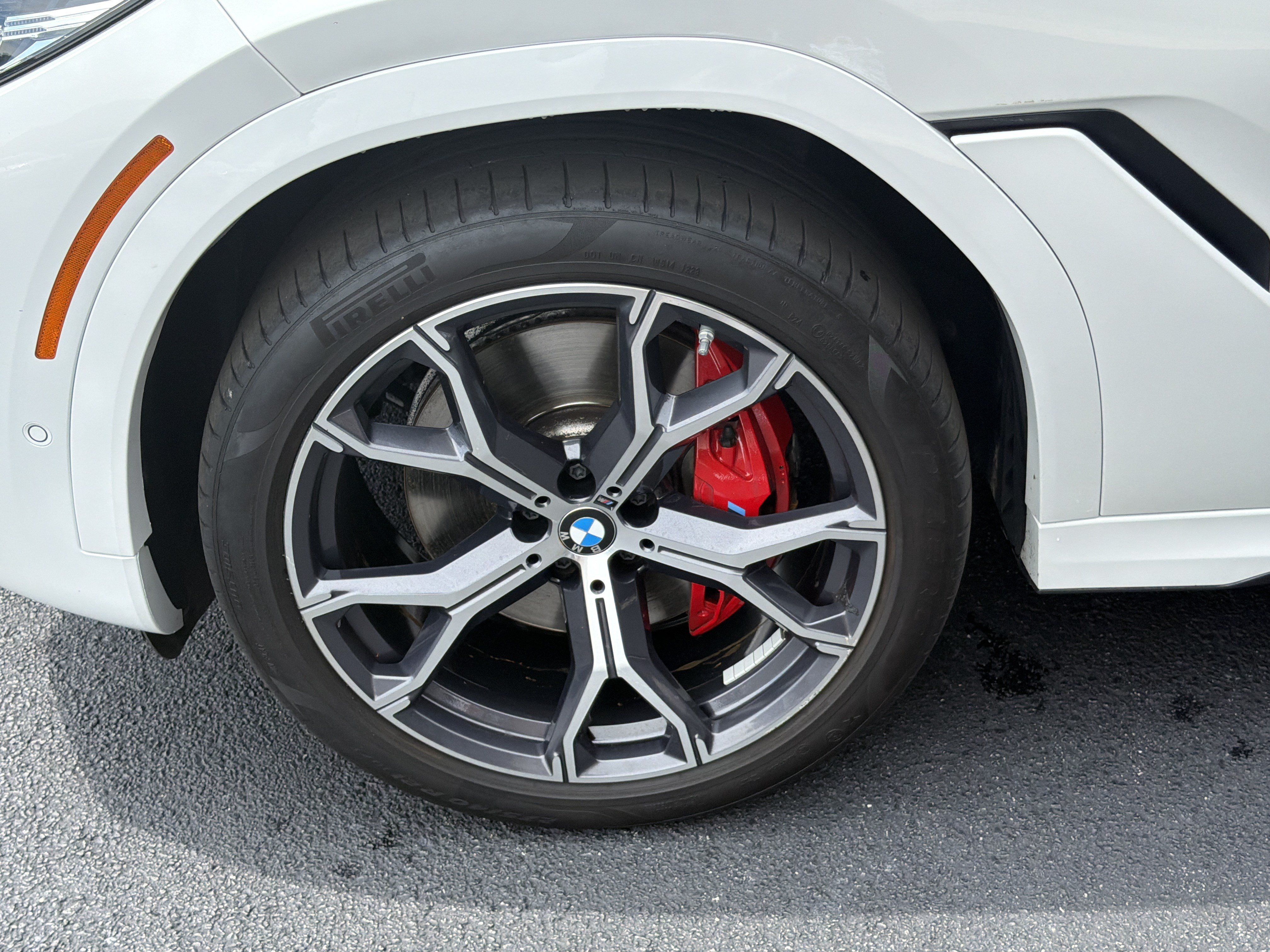 Used 2022 BMW X6 xDrive40i w/ M Sport Package AWD/4WD image 11