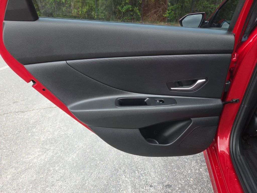 Used 2021 Hyundai Elantra SEL FWD image 27