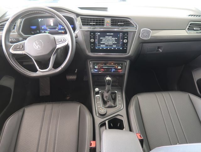Used 2023 Volkswagen Tiguan SE AWD/4WD image 10