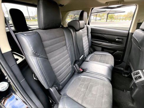 Used 2020 Mitsubishi Outlander SE image 19