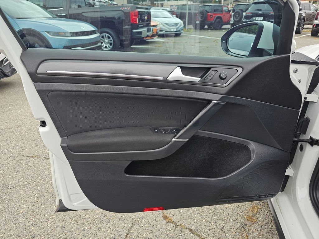 Used 2020 Volkswagen Golf 4-Door FWD image 21