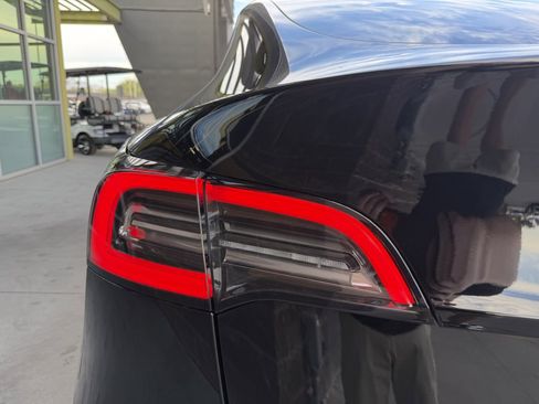 Used 2024 Tesla Model Y 2WD image 14