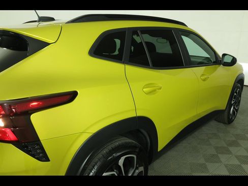 Used 2024 Chevrolet Trax RS w/ Sunroof Package FWD image 17