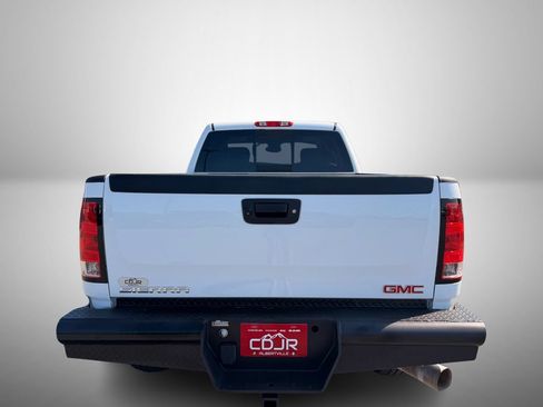 Used 2011 GMC Sierra 2500 Denali w/ Suspension Package, Off-Road AWD/4WD image 9