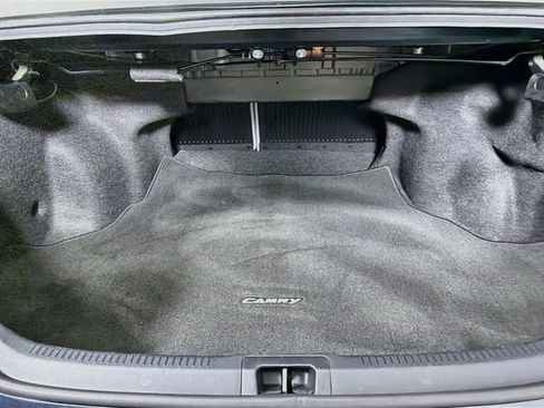 Used 2016 Toyota Camry XLE w/ Moonroof Package FWD image 32