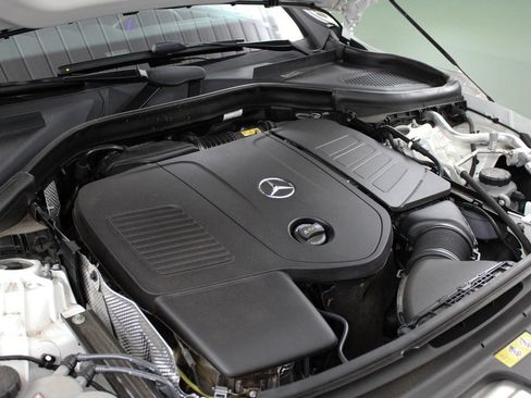 Used 2025 Mercedes-Benz GLC 300 4MATIC image 39
