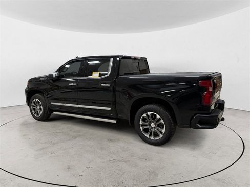 Used 2024 Chevrolet Silverado 1500 High Country w/ Technology Package image 3