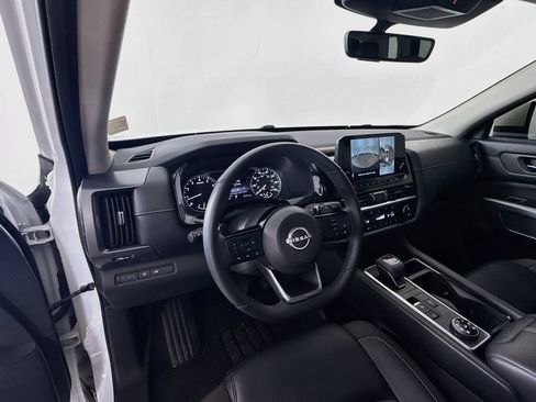 Used 2023 Nissan Pathfinder SL w/ Lighting Package (N92) AWD/4WD image 9