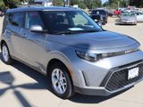 Used 2023 Kia Soul LX w/ LX Technology Package image 4