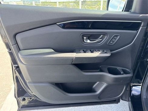 Used 2025 Honda Pilot EX-L image 13