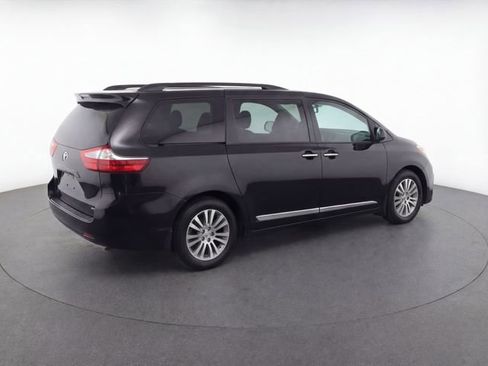 Used 2019 Toyota Sienna XLE w/ XLE Navigation Package image 4