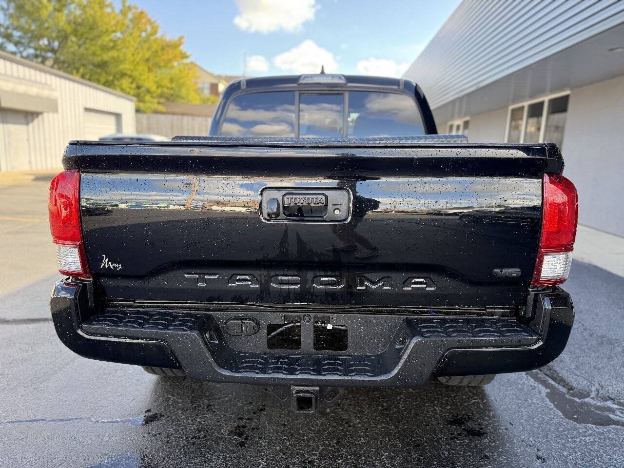 Used 2016 Toyota Tacoma TRD Sport w/ Towing Package AWD/4WD image 8