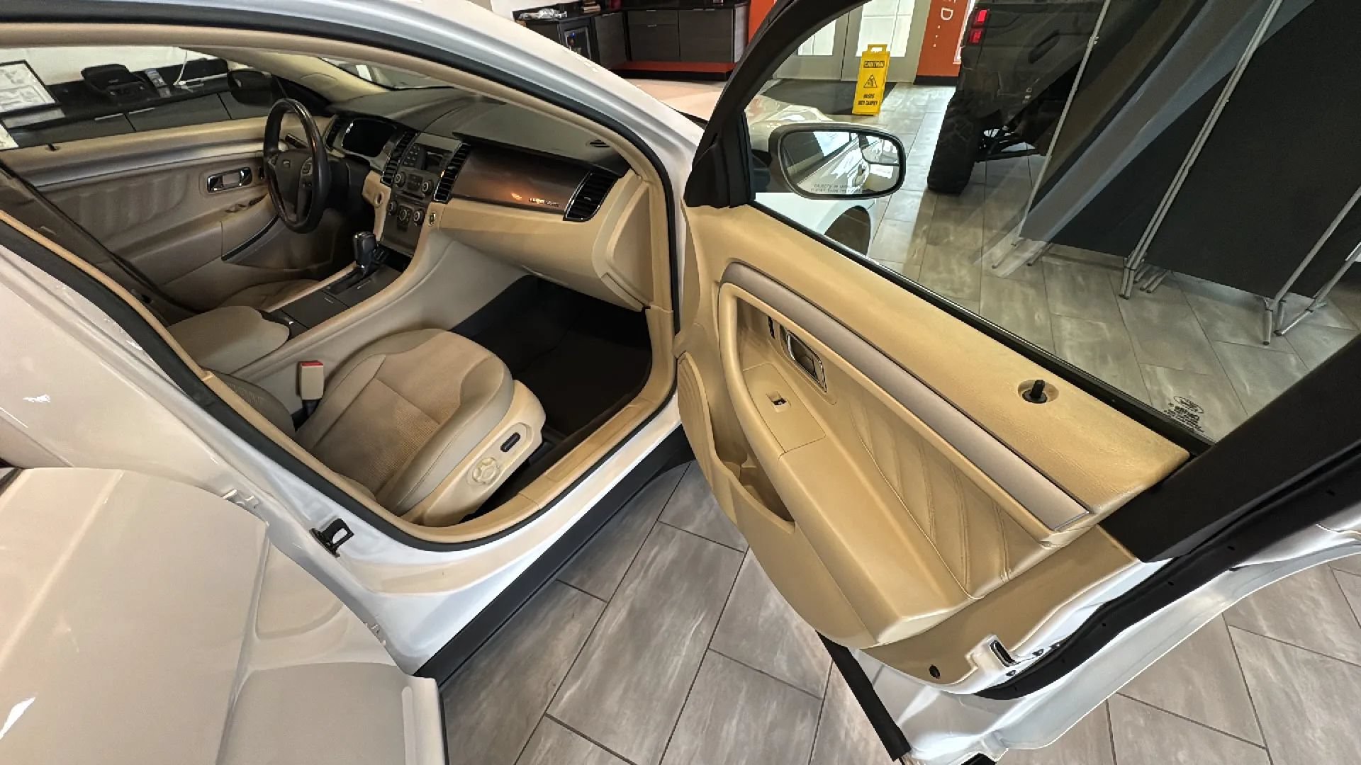 Used 2016 Ford Taurus SEL FWD image 19
