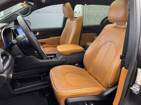 Certified 2021 Chrysler Pacifica Pinnacle image 22