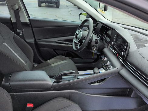 Used 2024 Hyundai Elantra SE FWD image 10