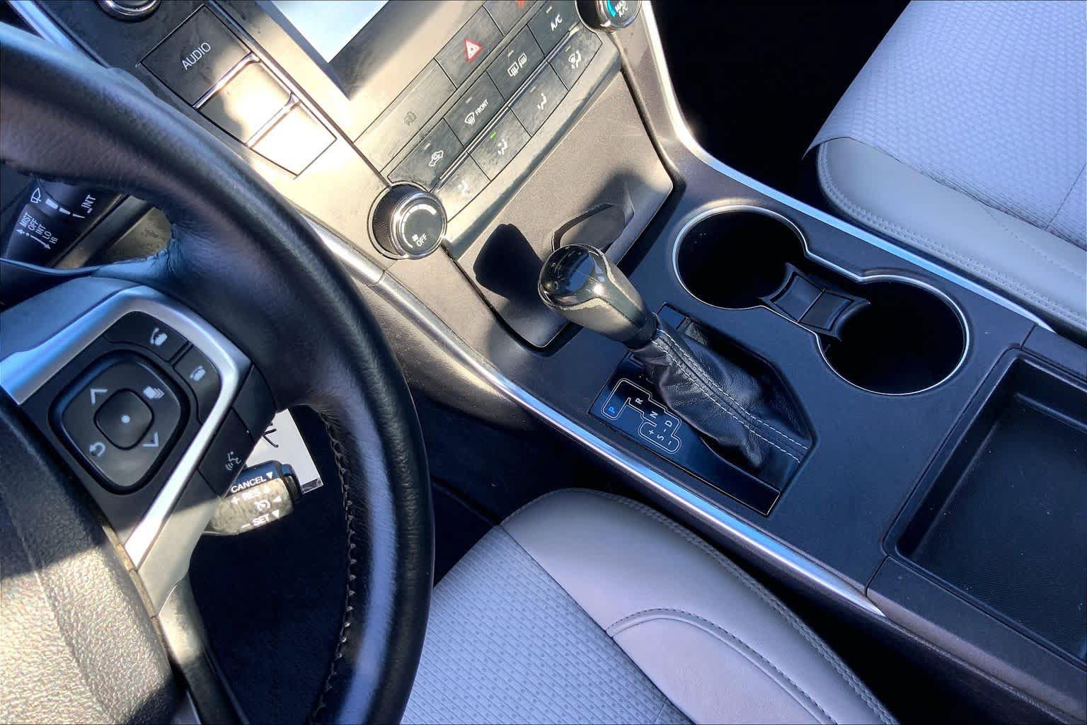 Used 2016 Toyota Camry SE FWD image 15